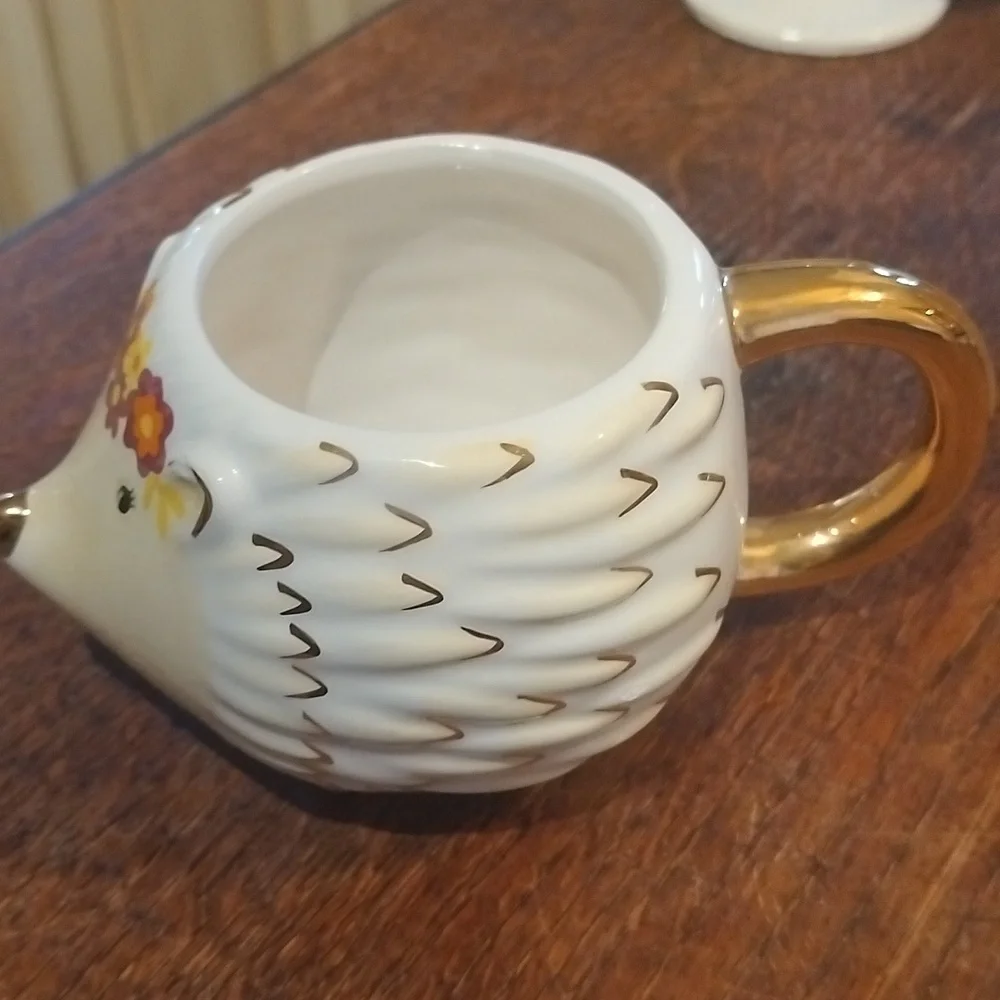 Paper Source Ceramic Porcupine Planter/Mug with Floral Accents. 721GW3